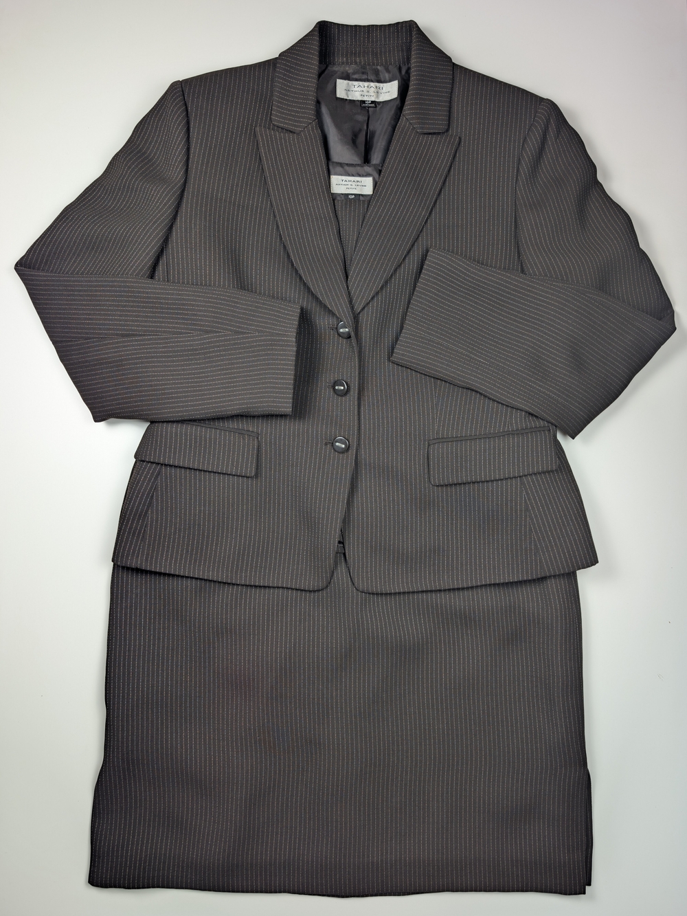 Y2K Tahari 10P Grey Pinstripe 3Pc Skirt Suit Officecore Corporate Siren